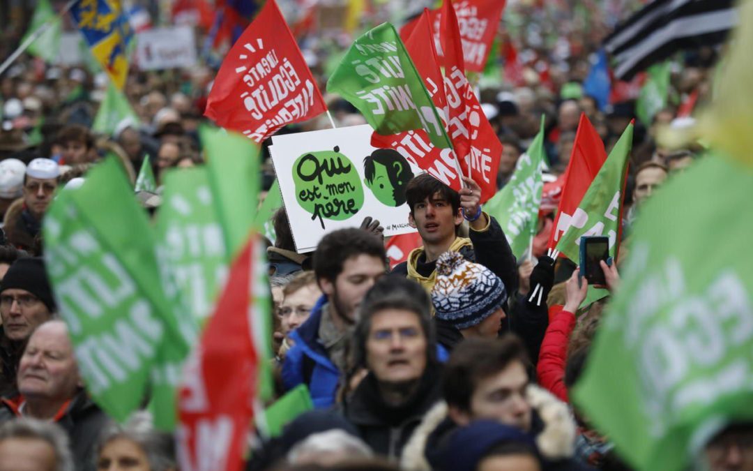 The French Catholic Family Associations demonstrate against the review of the “bioethical laws”